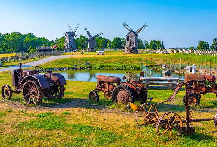 Anglan tuulimyllyt Saarenmaalla.