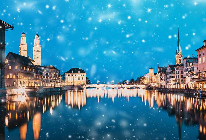 Zurich lumisateessa illasta.