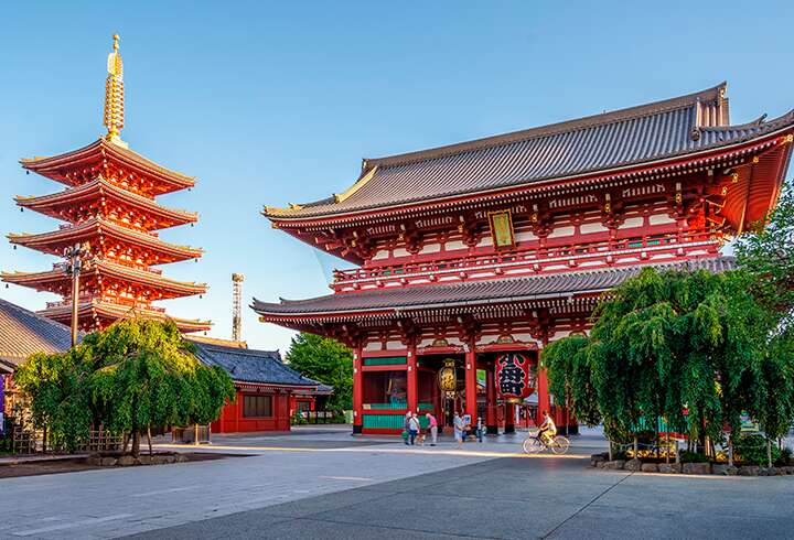 Japani nousevan auringon maa matkapojat